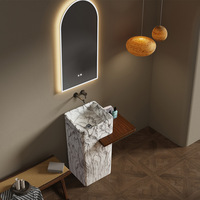 Lavabo autoportant carré en pierre artificielle de luxe, style travertin, avec étagère intégrée, idéal pour la rénovation de gîtes.