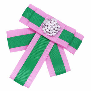 ミニマリストトレンディなデザイン手作りサテン蝶ネクタイピンピンクとグリーントーン繊細なソロリティアルファギフトブローチ - Product Image 5