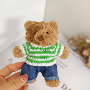 Muñeco colgante Jellycat <span class=keywords><strong>Barcelo</strong></span> Bear de 12 cm para bolso, con ropa de bambú, suéter, vaqueros y llavero - Product Image 3
