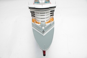 Modèle de bateau de croisière Queen Mary 2 en bois de qualité supérieure, édition spéciale GIA NHIEN QUEEN MARY 2, avec logo OEM. - Product Image 3
