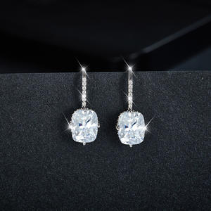 Pendientes de Aro de Moissanita Gris Plateado para Mujer con Piedra de Corte Pad, Joyería Elegante con Piedras Preciosas - Product Image 3