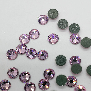 Diamantes <span class=keywords><strong>de</strong></span> imitación <span class=keywords><strong>de</strong></span> fijación en caliente sueltos redondos con parte posterior plana <span class=keywords><strong>de</strong></span> alta calidad con cuentas <span class=keywords><strong>de</strong></span> vidrio <span class=keywords><strong>de</strong></span> <span class=keywords><strong>pegamento</strong></span> intensivo para bolsos <span class=keywords><strong>de</strong></span> zapatos arte <span class=keywords><strong>de</strong></span> <span class=keywords><strong>uñas</strong></span> ecológico - Product Image 2
