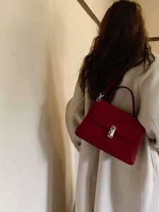 Bolso de Novia para Mujer 2026, Nuevo Bolso Tote Rojo de Terciopelo, Capacidad Mediana-Grande, de Alta Gama, para Uso Diario - Product Image 1