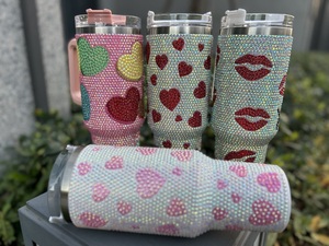 14 couleurs Cadeaux de la Saint-Valentin Tasses à café en acier inoxydable avec strass en forme de cœur 40 oz Tasses de voyage en diamant en forme de cœur avec poignée - Product Image 1