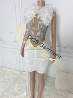 Ocstrade en stock – Nouvelle robe mini de soirée en velours blanc sans manches avec plumes et strass pour femme, idéale pour les anniversaires et les clubs, avec ourlet.