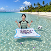 Tapis flottant incurvé irrégulier blanc et bleu en EVA avec porte-gobelets, table flottante multifonction, accessoires de mahjong, jeu de piscine