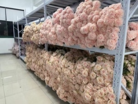 Vente en gros de fleurs artificielles en soie réaliste faites à la main, cascade de fleurs murales, bouquet pour mariage, Saint-Valentin, imperméable et durable
