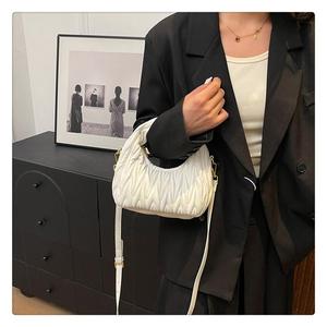 Nouvel Arrivage Sac à Bandoulière de Luxe en Cuir pour <span class=keywords><strong>Femme</strong></span>, Sac Porté Épaule Personnalisé Tendance, Sac Croisé Portable, Sac Sous le Bras Brodé Fabriqué sur Mesure - Product Image 3