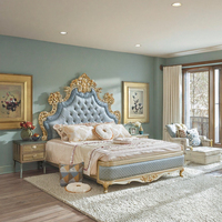 Lit king-size en bois sculpté à la main, style européen, classique et élégant, avec feuilles d'or, pour villa de luxe