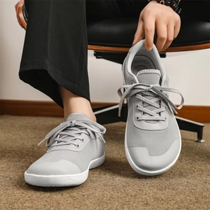 Zapatillas deportivas de malla transpirable para hombre, de talla grande, con cordones, punta ancha, estilo casual y moderno, ideales para el verano. - Product Image 4