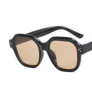 Lunettes de soleil vintage rectangulaires irrégulières avec logo personnalisé, verres UV400, lunettes de soleil pour femmes - Product Image 5