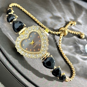 Reloj de Pulsera Elegante para Mujer con Diamantes, Caja en Forma de Corazón, Correa de Aleación, Movimiento de Cuarzo, Cierre Oculto, Correa Delgada y Cristal - Product Image 4