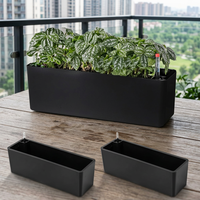Jardinières rectangulaires modernes en plastique noir pour plantes d'extérieur avec trous de drainage