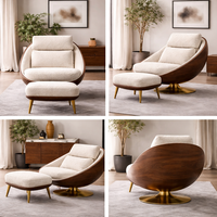 Fauteuil d'appoint moderne incurvé en bouclette avec ottoman, base en bois de noyer et finition dorée, pour salon