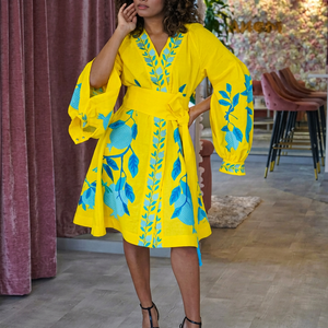 Robe kimono kaftan pour femme, col en V, manches bouffantes, formelle, écologique, respirante, avec imprimé floral - Product Image 1