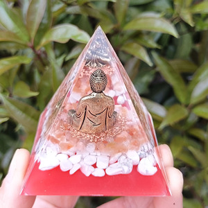 Statue de Bouddha, pyramide en cristal, résine époxy, décoration artisanale pour la maison, ornement de bureau, cadeau - Product Image 4