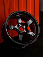 Premium Glänzend Schwarze Maßgefertigte Geschmiedete Leichtmetallfelgen im JDM-Stil 5x114.3 Rennwagenfelgen für 300ZX 350Z 370Z R32 R33 R34 GTR Omori Spec