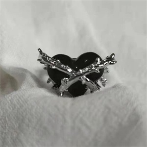 Bagues rétro en forme d'ailes d'ange, cœur noir avec cornes du <span class=keywords><strong>diable</strong></span> pour femmes, bagues ouvertes à la mode, bijoux pour doigts, cadeau d'halloween - Product Image 3
