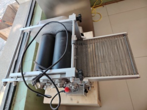 Machine industrielle électrique haute performance pour la fabrication de chapatis, rotis et tortillas, avec moteur en acier inoxydable - Product Image 3