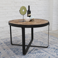 Table basse rustique vintage industrielle avec pieds en métal et plateau en bois