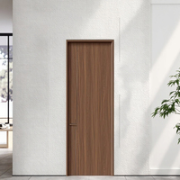 Portes intérieures en bois et aluminium composite avec finition de surface discrète pour maisons