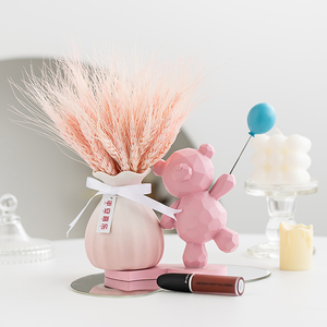 Vase décoratif en porcelaine et céramique pour table, disponible en différentes couleurs avec fleurs pour la décoration intérieure - Product Image 2