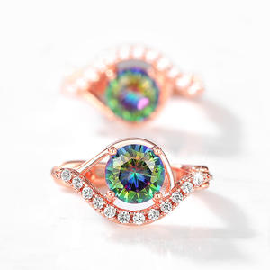 Pendientes Huggie E2773 en Oro Rosa con Cristal en Forma de Gota y Diamantes de Imitación Redondos con Corte Brillante y Engaste de Garra, Joyería de Moda para Fiesta para Mujer - Product Image 5