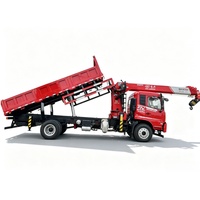 Camion benne Dongfeng à conduite à droite (RHD) avec grue de chargement montée de 8 tonnes