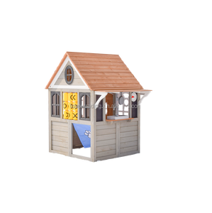 Maisonnette de jeu extérieure en bois gris pour enfants, avec comptoir de service, mur de jeu Tic-Tac-Toe et porte à empreintes de pattes - Product Image 1