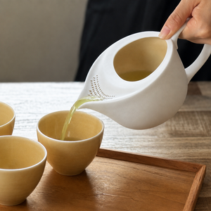 กาน้ำชาเซรามิก Shizuku Pot สีเบจ แบบ Banko Ware สไตล์ Japandi พร้อมที่กรองชาในตัวและหูจับ ผลิตในประเทศญี่ปุ่น - Product Image 2
