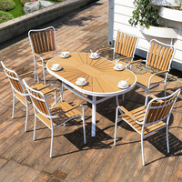 Meubles de restaurant d'extérieur modernes résistants aux intempéries, chaise et table de salle à manger en plastique et bois pour patio