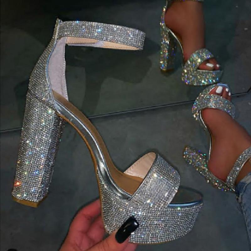 25 ideas de Tacones plateados | tacones, zapatos mujer, tacones plateados