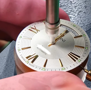 Herramienta de Reparación de Relojes KWONG YUEN Mejorada, Prensa de Agujas de Alta Precisión para Movimientos de Cuatro Agujas (Horas, <span class=keywords><strong>Minutos</strong></span>, Segundos) - Product Image 6