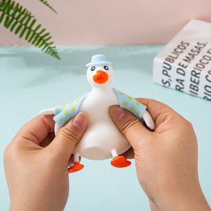 Juguete Blandito de Pato 3D con Diseño de Vestir, Textura de Espuma Similar a la Harina de PU, para Niños y Adultos, Alivia el Estrés y Brinda Diversión para Desahogarse - Product Image 5
