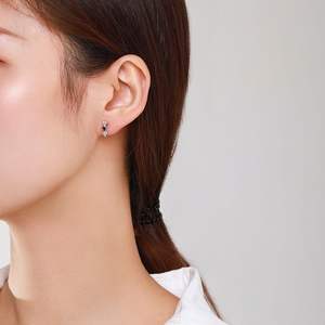 Pendientes Triangulares Minimalistas de Plata de Ley S925 con Corte Redondo, Versión en Cobre Personalizable - Regalo Diario para Mujer - Product Image 4