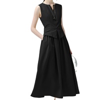 Robe deux pièces élégante et décontractée noire sans manches à col en V et taille plissée longueur midi, personnalisée et de haute qualité pour le printemps et l'été