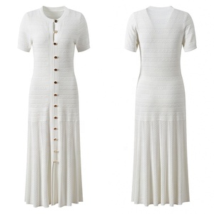 OUDINA Nuovo Abito Primaverile Lavorato all'Uncinetto con Bottoni, Elegante Vestito Lungo a Collo Tondo e Maniche Corte, Abiti Casual da Donna in Maglia - Product Image 2