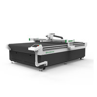 IGOLDENCNC oscillerende mes-CNC-snijmachines verwerken producten zoals medische jassen, medische mantels en mondmaskers.