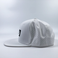 Haute qualité personnalisé Performance Snapback chapeau Pvc Patch 6 panneau découpé au Laser trou blanc casquette de Baseball hommes extérieur étanche Gorras