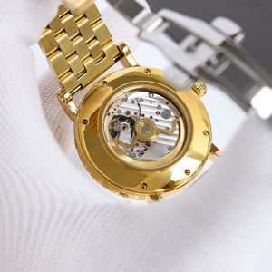 Montre plaquée or 18 carats avec affichage du calendrier complet et des phases lunaires, boîtier gravé doré, lunette à motif sculpté, montre sophistiquée et audacieuse - Product Image 5