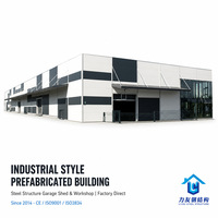 Bâtiment d'atelier préfabriqué en structure métallique de style industriel, abri de garage, carport métallique sur mesure