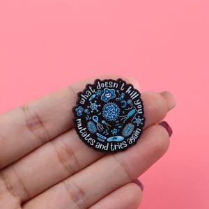 En gros, Broche à citation 'Lovely Mutant Bacteria', Badge en métal de mode à motif de dessin animé, Épingle de revers créative avec lettres anglaises pour vêtements, Accessoire - Product Image 4