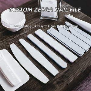 Lima de uñas de doble cara duradera con diseño de cebra y logotipo personalizado, papel de lija de China 80/100/180/240, lima de uñas lavable de media luna - Product Image 4