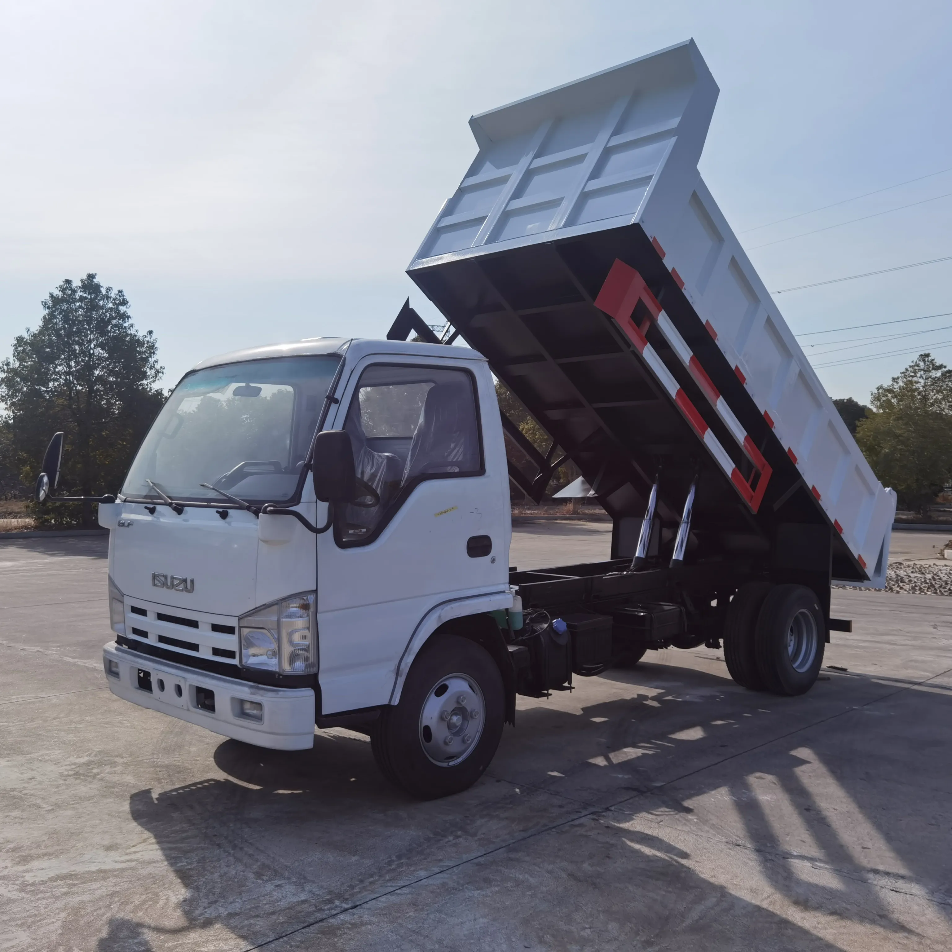 बिक्री के लिए सस्ती कीमत ISUZU 100hp 5ton 6wheel 4x2 इसुजु लाइट डंप ट्रक
