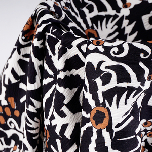Tissu en crêpe de polyester de qualité supérieure, texture douce, motif floral, pour la fabrication de vêtements de mode - Product Image 5