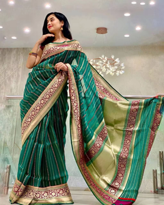 Sari de Seda India con Intrincado Borde Banarasi y Pallu Hecho a Mano para Ocasiones Tradicionales, Compromisos y Ceremonias - Product Image 4