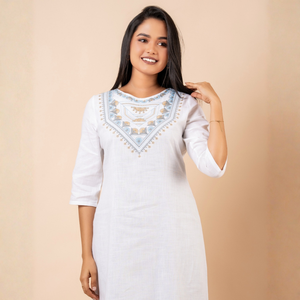 Vestido midi de lino elegante, duradero y con bordado de alta calidad, en color blanco. - Product Image 6