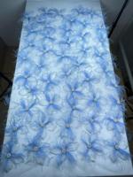 Tissu en dentelle 3D bleu ciel avec plumes, fleurs, strass et perles brodées sur tulle pour robe de mariée, robe de soirée