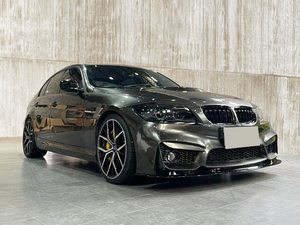 Karosserie-Umrüstsatz für BMW 3er E90 Update auf M4 Stil Neues Design Front- und Heckstoßstange Montage Seitenschweller - Product Image 5