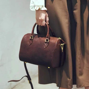 Sac à main Boston en cuir véritable marron café avec fermeture éclair, poignée souple et deux sangles, sac à bandoulière pour femme - Product Image 2